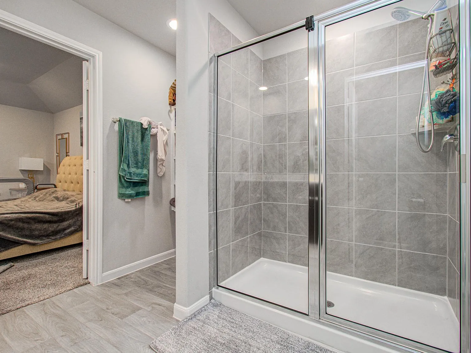 4 bed, 1895 sqft, $2,400 — Photo 3