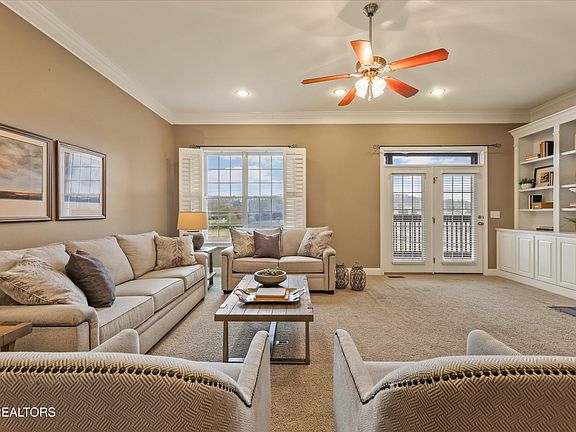 5th image of 225 Waterford Cir
