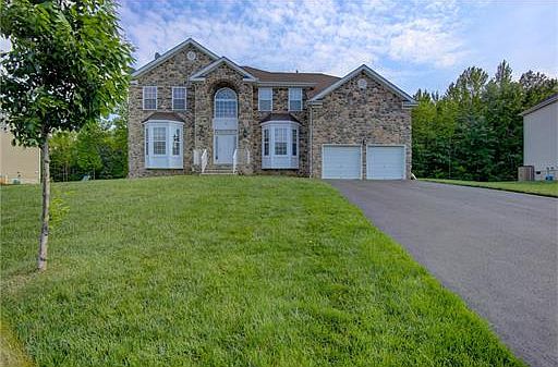 2nd image of 16 Gloria Ln