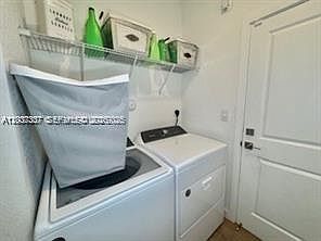 4th image of 687 SE 17th Ave