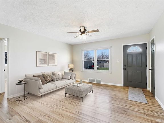 5th image of 398 Travis Dr