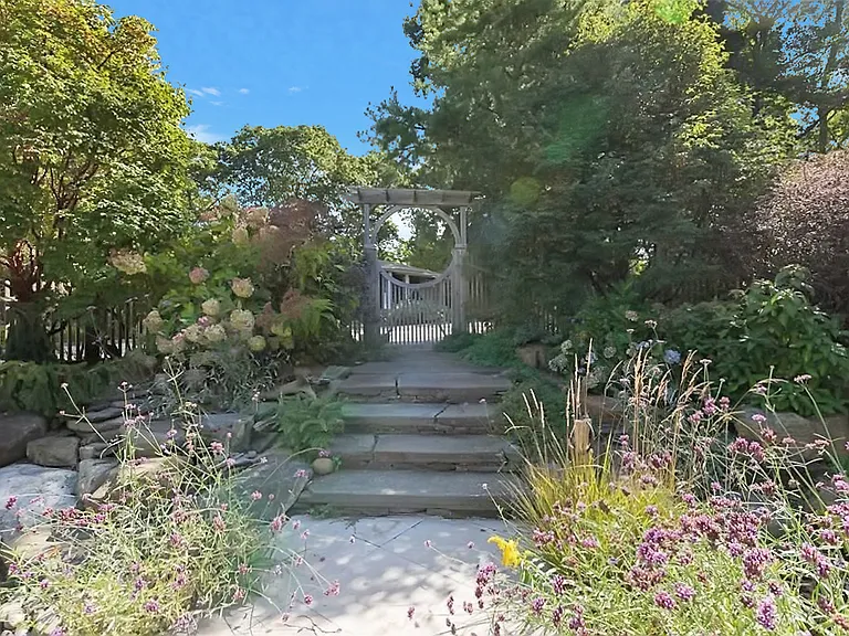 250 Pine Tree Ct — Photo 22