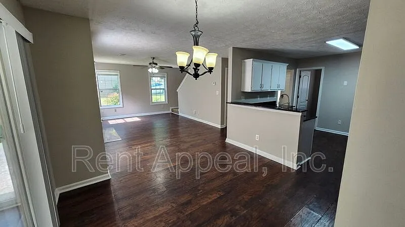 3 bed, 2.5 bath, 1668 sqft, $1,950 — Photo 4