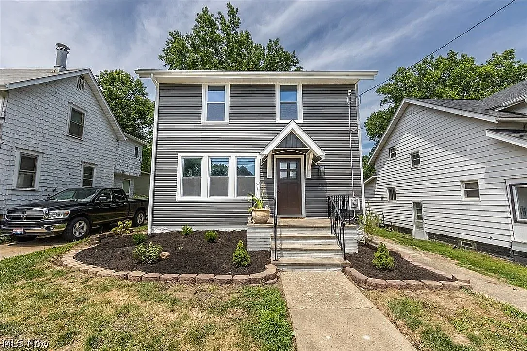 3 bed, 2141 sqft, $2,400 — Photo 1