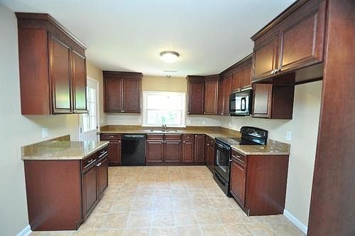 5th image of 390 Westover Ave