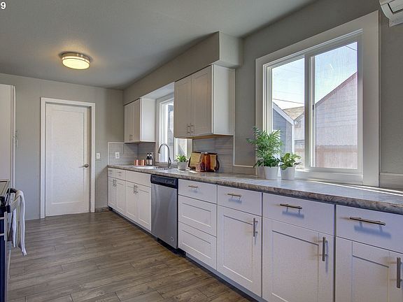 4th image of 409 Cascade Dr