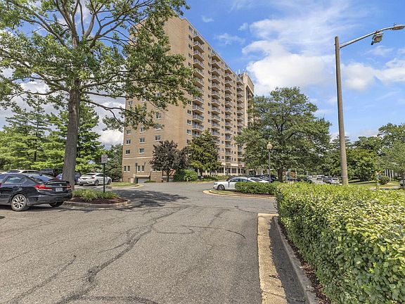 5th image of 1225 Martha Custis Dr APT 914