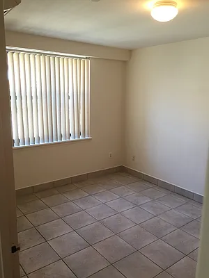 Rented by Metroline Realty | media 8