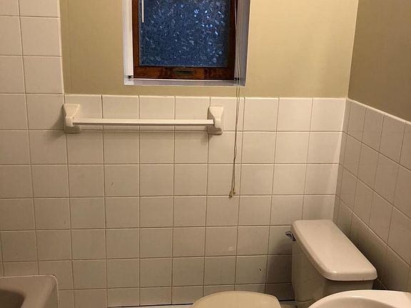 4th image of 3012 Schley Ave