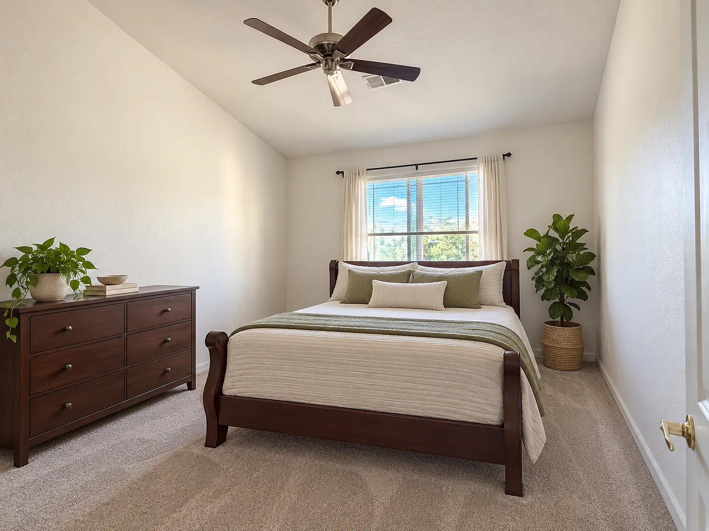 1 bed, 923 sqft, $1,750 — Photo 2