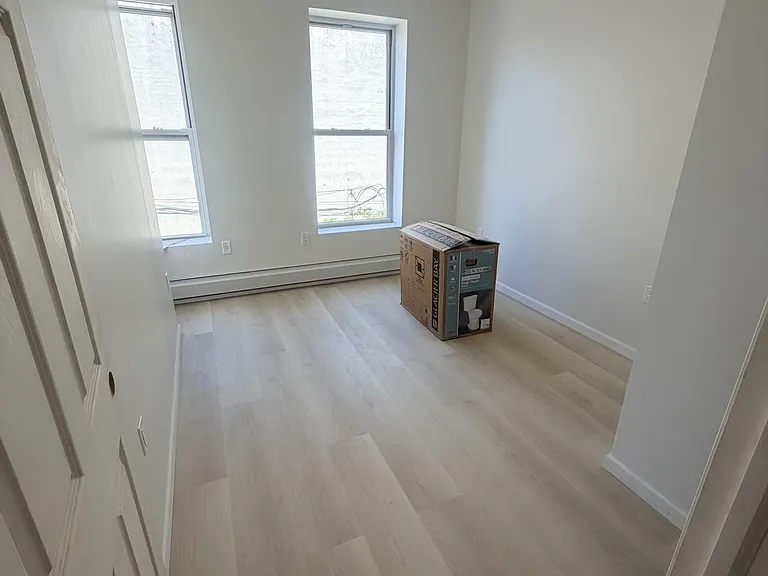 377 Kosciuszko St #2R — Photo 1