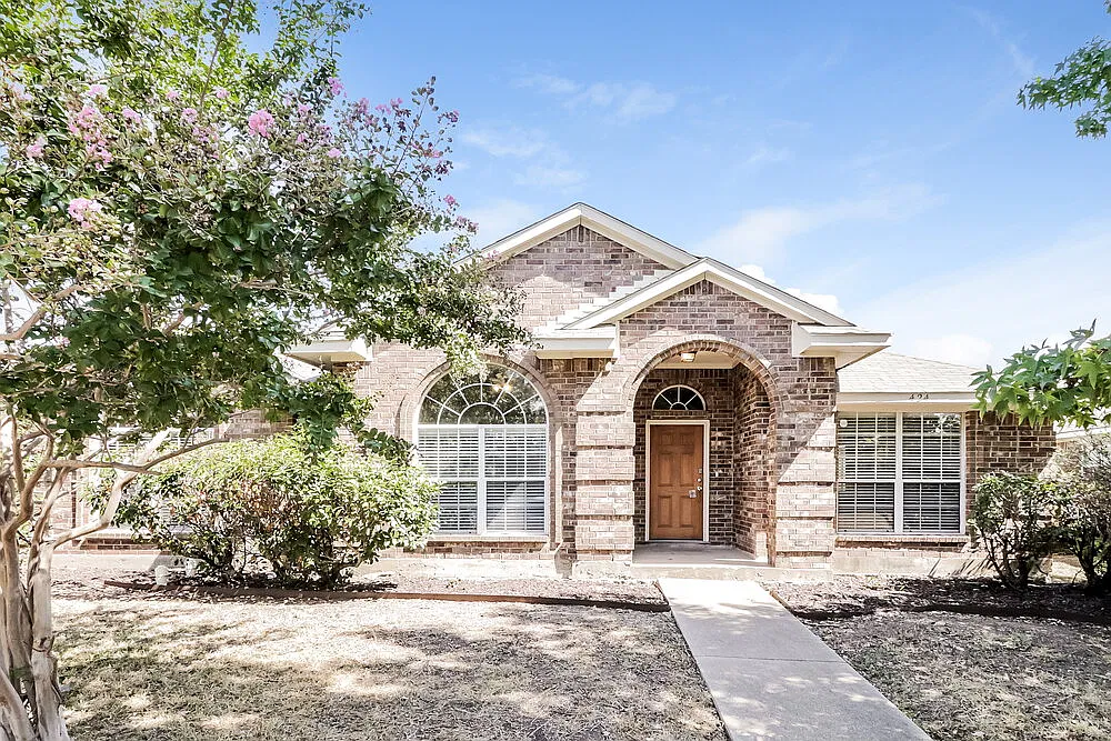 3 bed, 2.0 bath, 1764 sqft, $2,165 — Photo 1