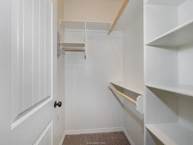 404 Ash St E — Photo 7