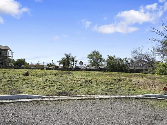 3rd image of 409 Pear Blossom Pl #3