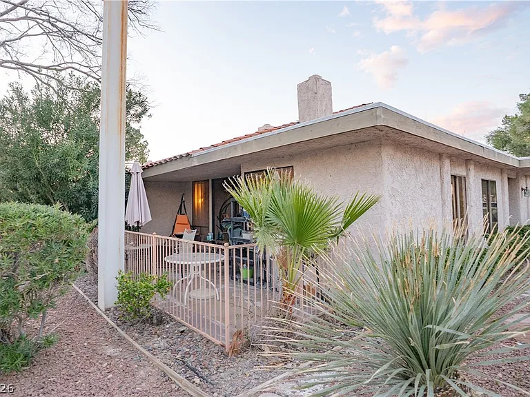 2451 Domingo St — Photo 16