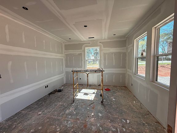 2nd image of 3664 Peachtree Rd