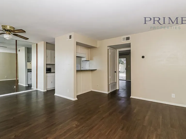 500 E Riverside Dr #135 — Photo 11