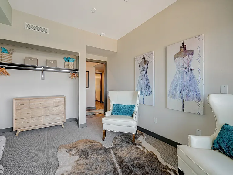 Bedroom/Office