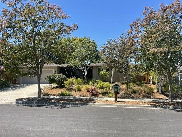 125 Lansberry Ct — Photo 1