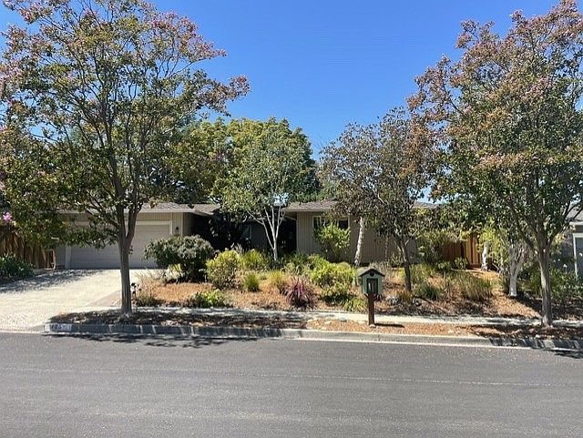 1st image of 125 Lansberry Ct