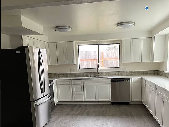Newly remodeled kitchen with all new cabinets, countertops and appliances.