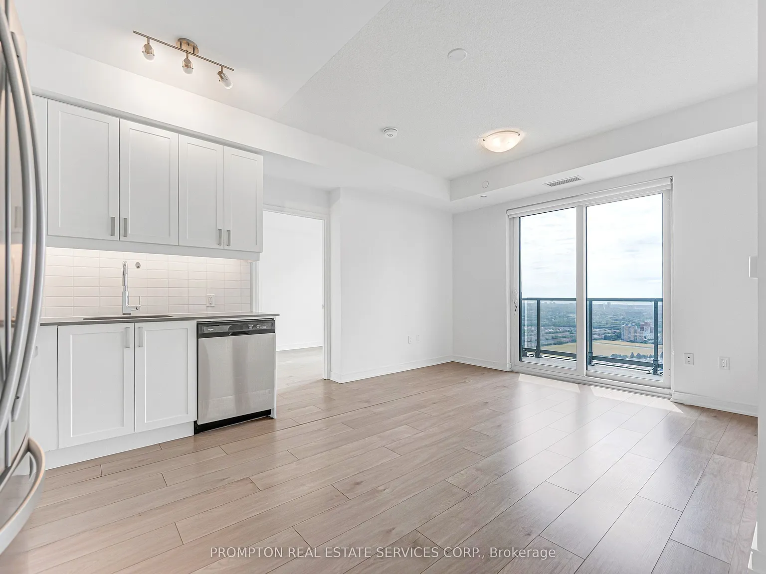 3 bed, $3,000 — Photo 4