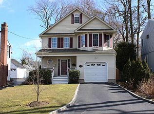 12 Ash Pl, Huntington, NY 11743