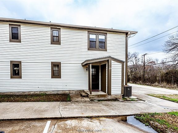 2nd image of 2411 De Lee St APT 23