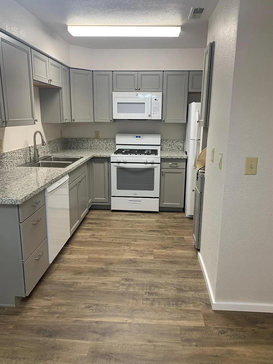 Building Photo - 663 Whiting St #7