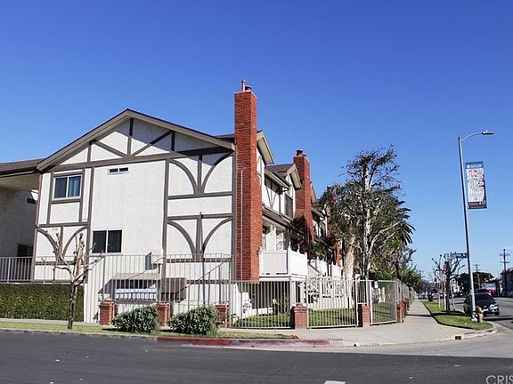 2nd image of 13959 Victory Blvd APT 8