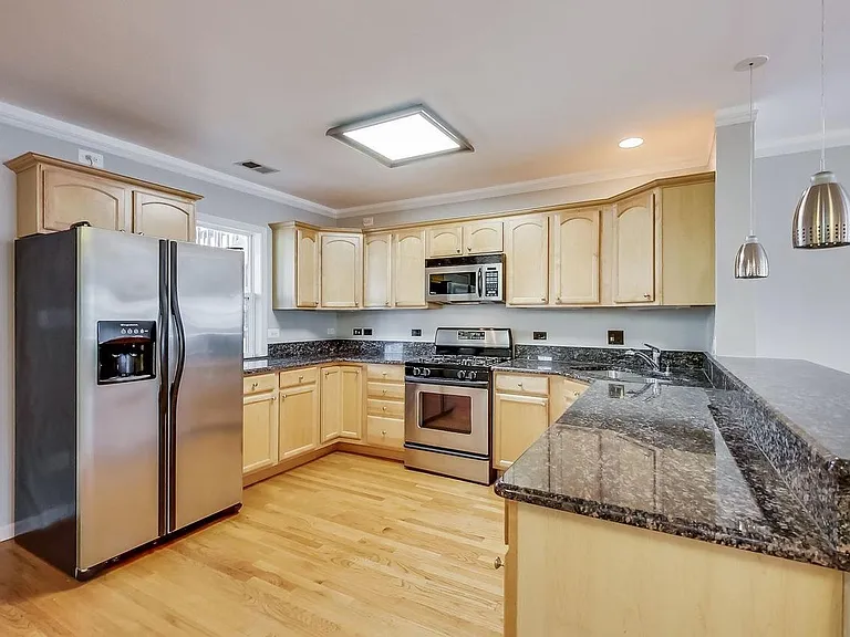 1632 W Blackhawk St #2 — Photo 3