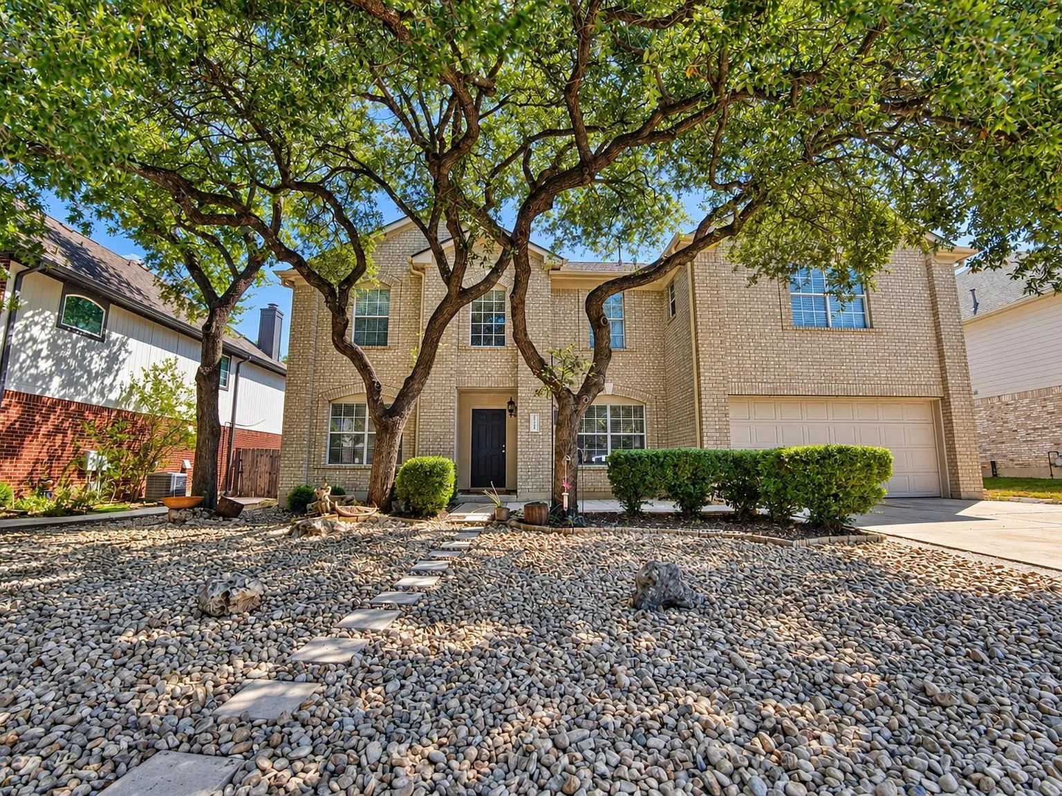 5 bed, 3.0 bath, 3250 sqft, $3,000 — Photo 1