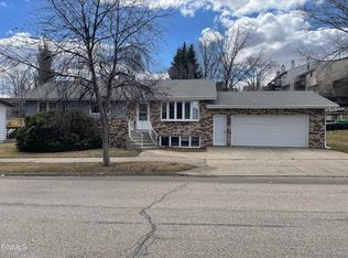 509 Lohstreter Rd, Mandan, ND 58554