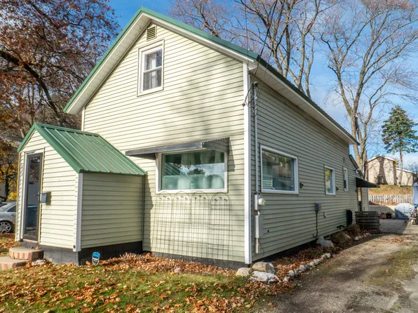 274 6th Ave, Manistee, MI 49660