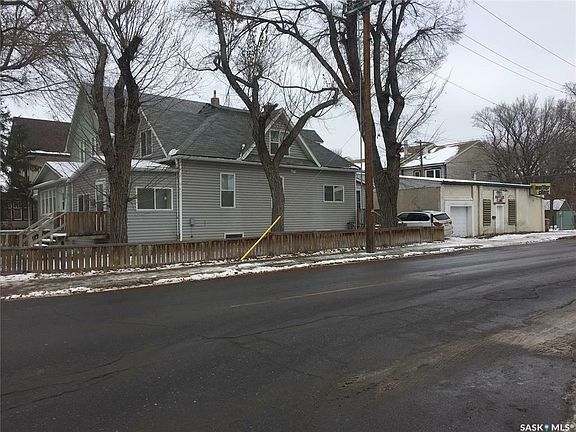 2nd image of 1879 Saint John St