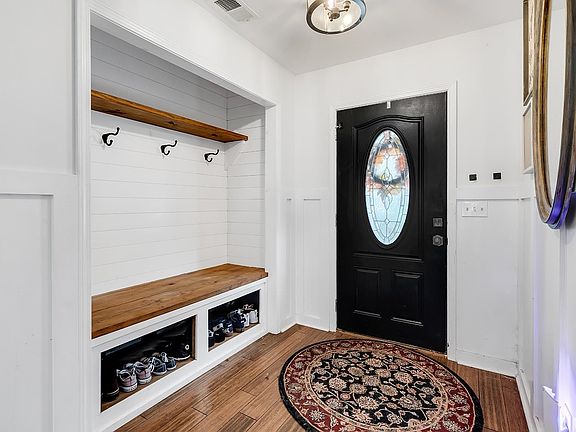 4th image of 1406 Leroy Ln.