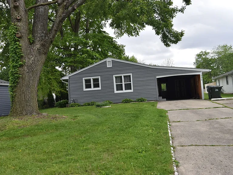 334 W Staat St — Photo 2