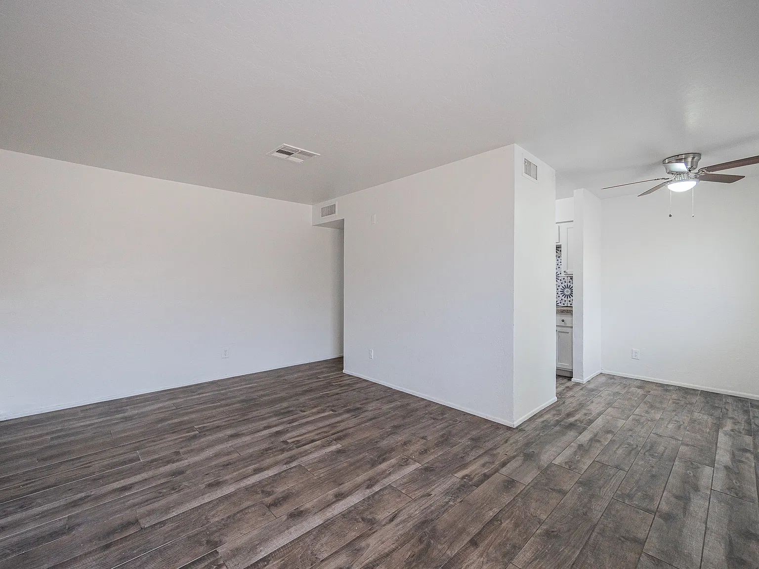 2571 E Mobile Ln, Phoenix Az — Photo 3
