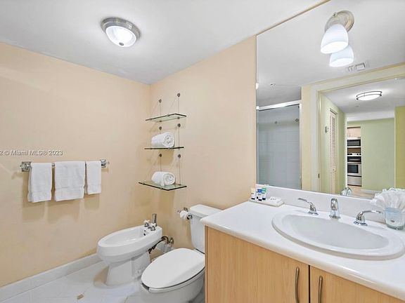 3rd image of 2951 S Bayshore Dr #1003