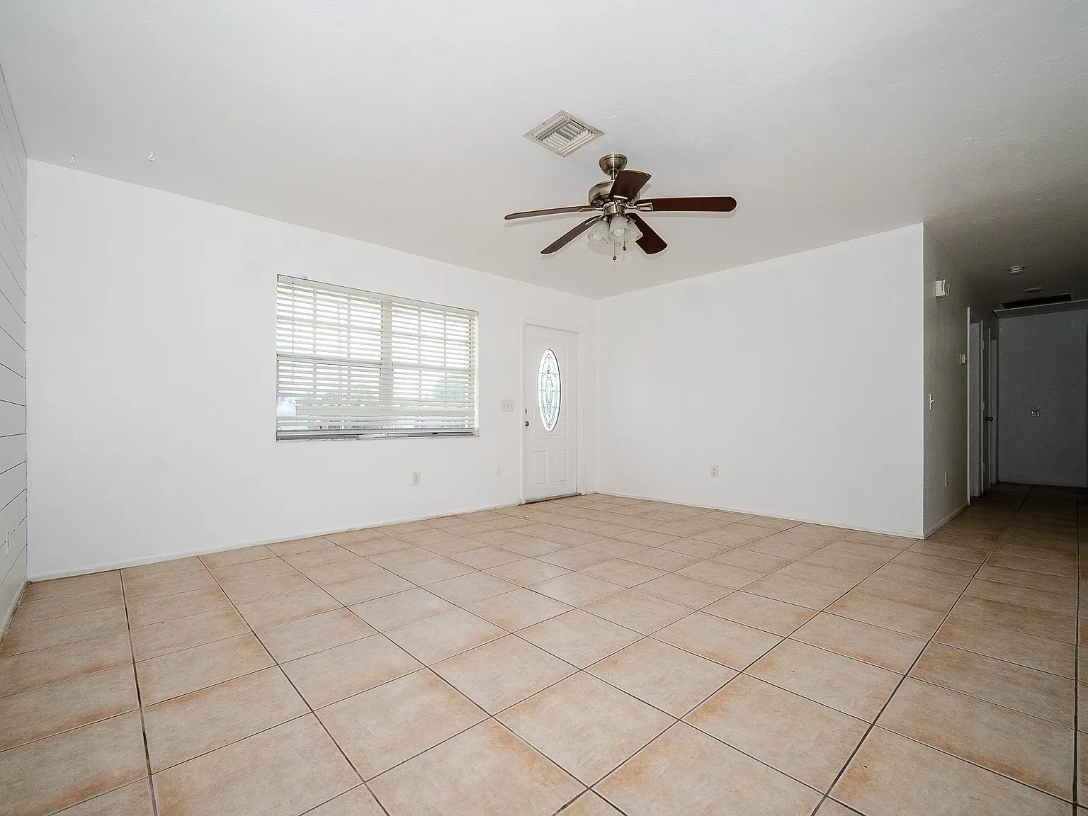 3 bed, 1125 sqft, $2,500 — Photo 4
