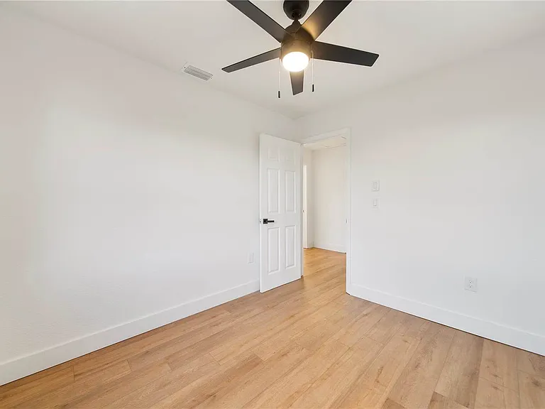 896 Talmadge Ave SE — Photo 17