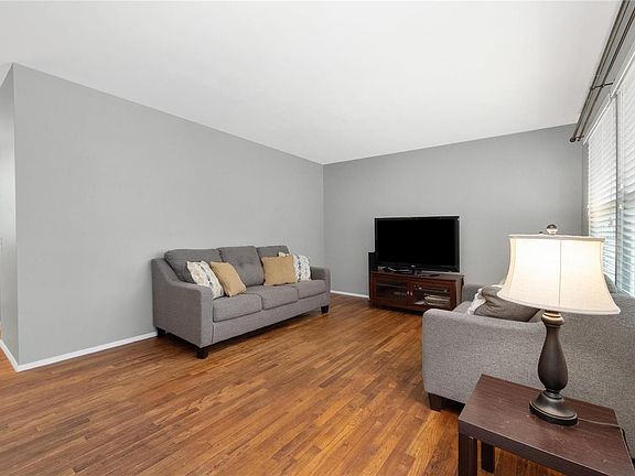 2nd image of 2088 Aristocrat Dr