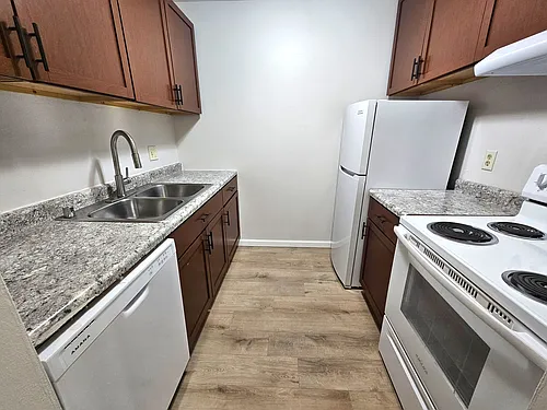 COACHLIGHT VILLAGE APARTMENTS Photo 1