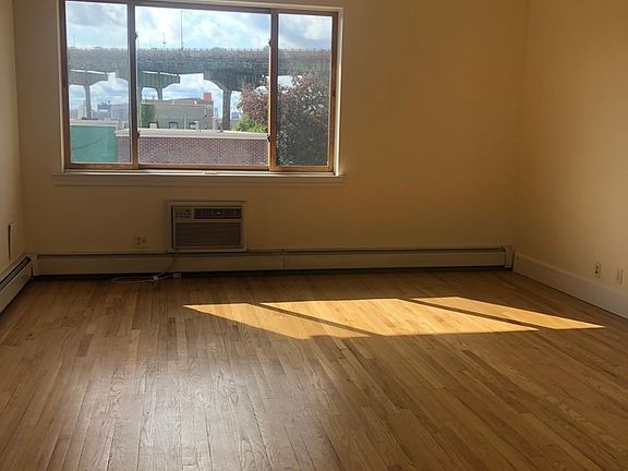 3rd image of 49 Garnet St #3