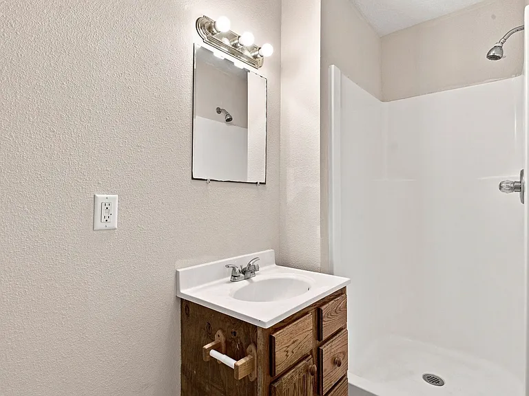 868 Long Dr #A — Photo 4