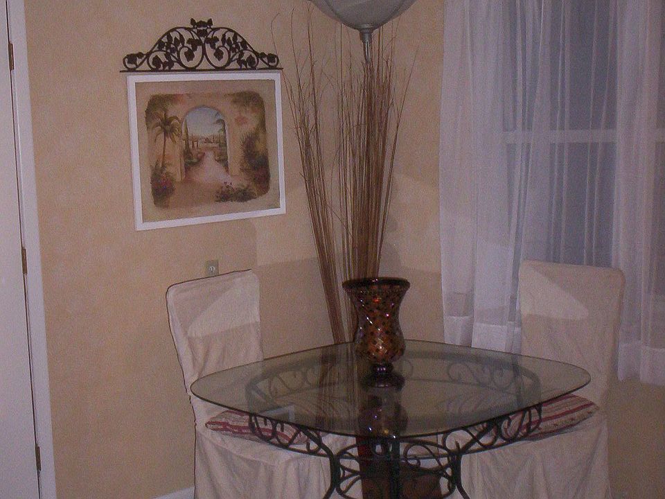 Breakfast Area in Kitchen