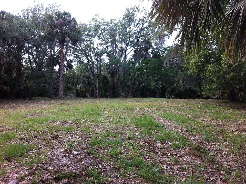 1st image of 1679 Caroline Dr