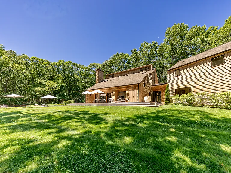 753 Edge Of Woods Rd — Photo 40