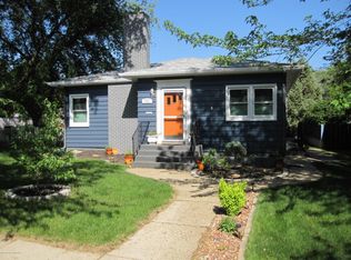 422 1st Ave E, Dickinson, ND 58601