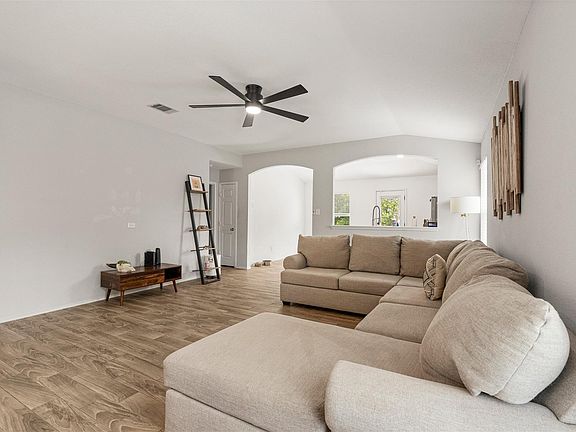 4th image of 340 Feathergrass Dr